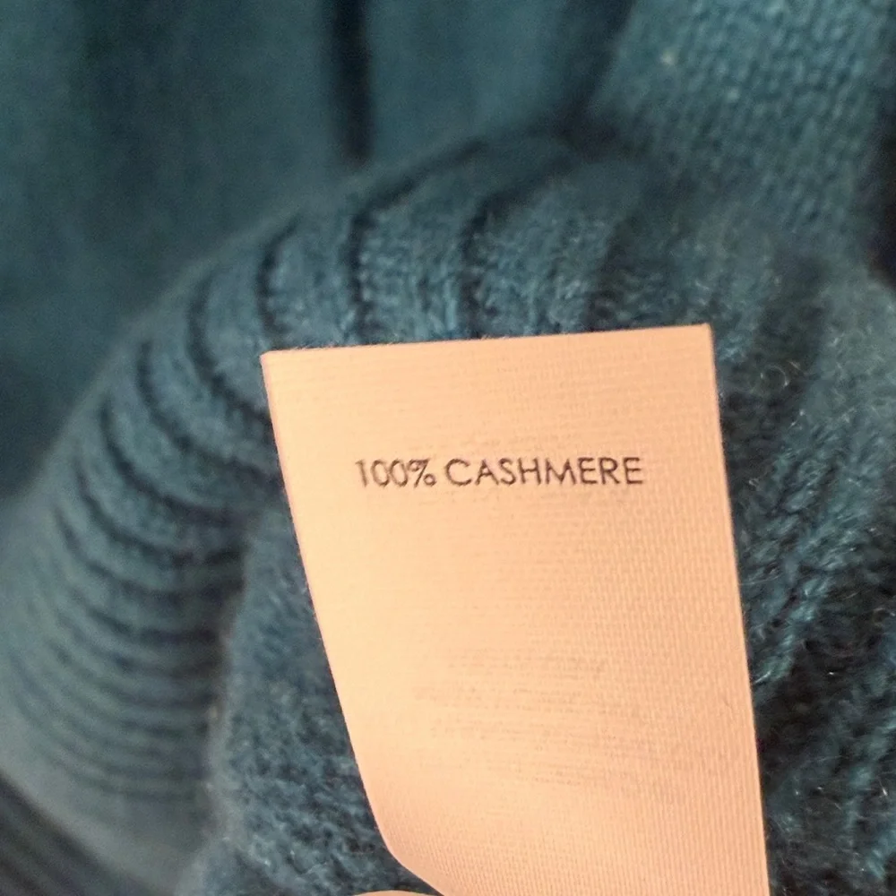 NWOT Unsubscribed 100% Cashmere Teal V-Neck Sweater - Picture 5 of 6